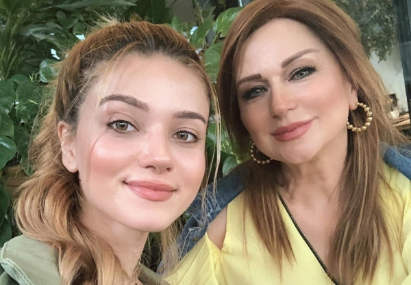 Mələkxanım Əyubova qızının toy tarixini açıqladı